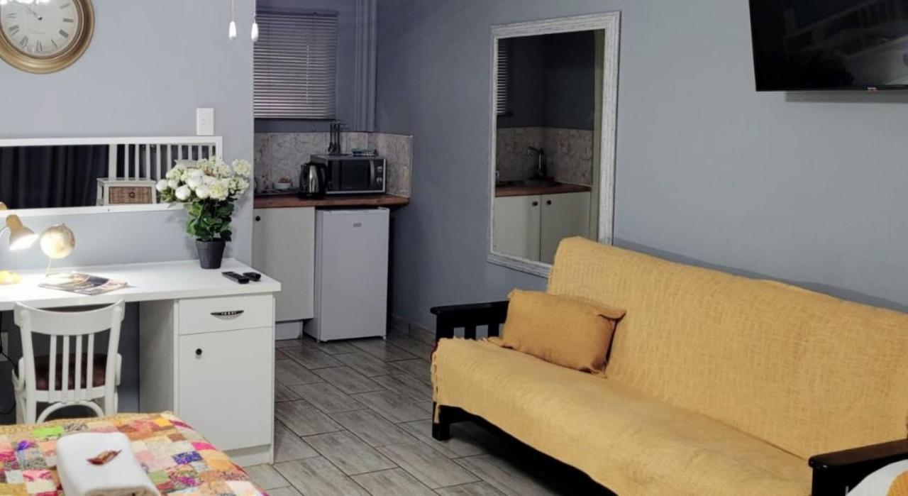 Graceland Guesthouse Почефструм Экстерьер фото