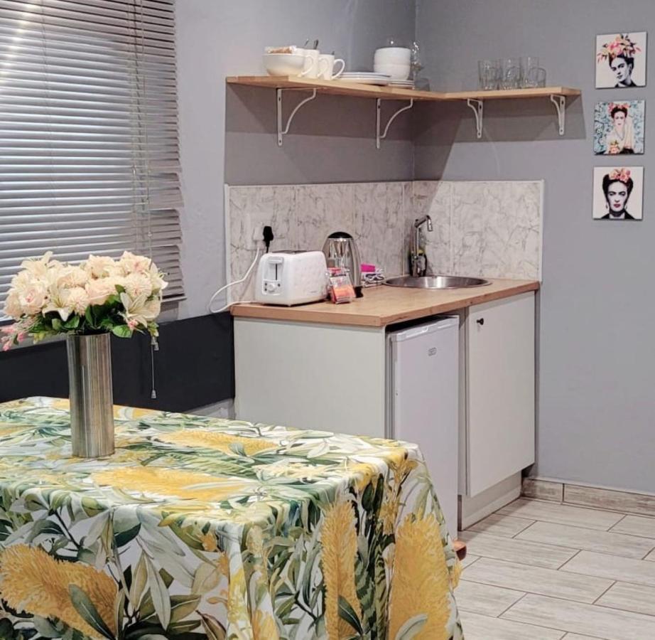 Graceland Guesthouse Почефструм Экстерьер фото